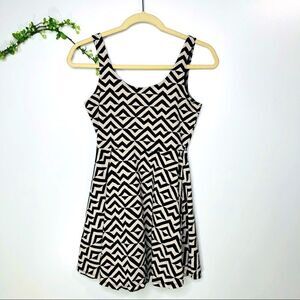 PINK VS Black Cream Chevron Triangle Skater Dress